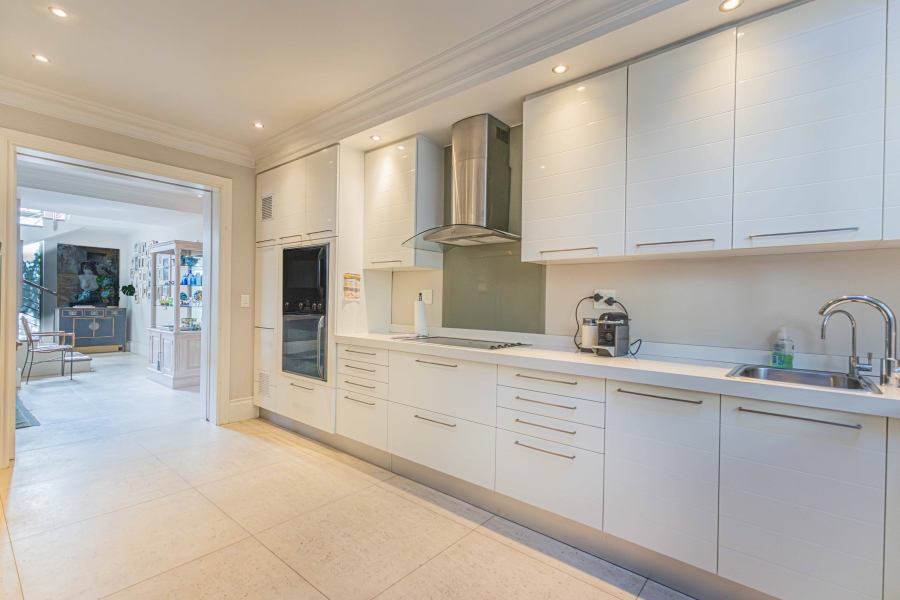 4 Bedroom Property for Sale in Fresnaye Western Cape